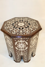 Lade das Bild in den Galerie-Viewer, Mother of pearl inlay table walnut wood
