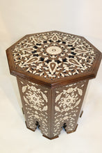 Lade das Bild in den Galerie-Viewer, Mother of pearl inlay table walnut wood
