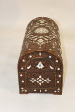 Lade das Bild in den Galerie-Viewer, Wood carvings walnut wood mother of pearl inlay chest
