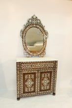 Lade das Bild in den Galerie-Viewer, Mother of pearl inlay console and mirror .
