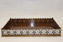 Lade das Bild in den Galerie-Viewer, Walnut wood tray inlay with mother-of-pearl
