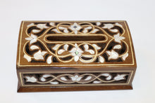 Lade das Bild in den Galerie-Viewer, Tissue box mother-of-pearl inlay
