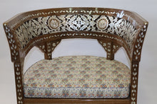 Lade das Bild in den Galerie-Viewer, Walnut wood chair mother-of-pearl inlay with silk cushion
