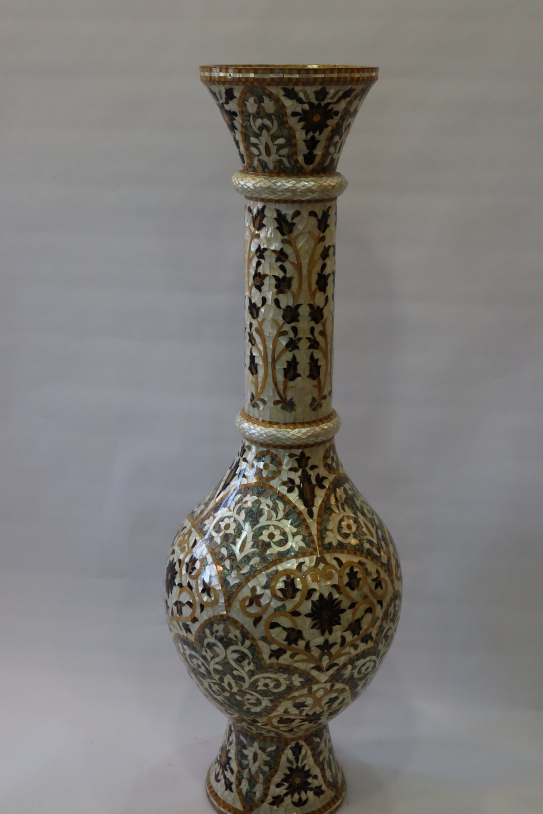 Vase mother-of-pearl inlay