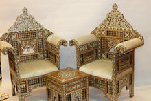 Lade das Bild in den Galerie-Viewer, Walnut wood royal chair mother-of-pearl inlay
