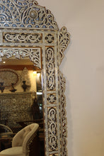 Lade das Bild in den Galerie-Viewer, Walnut wood mirror full mother-of-pearl mirror
