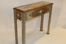 Lade das Bild in den Galerie-Viewer, Walnut wood console table mother-of-pear inlay
