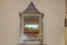 Lade das Bild in den Galerie-Viewer, Console table with mirror mother-of-pearl inlay
