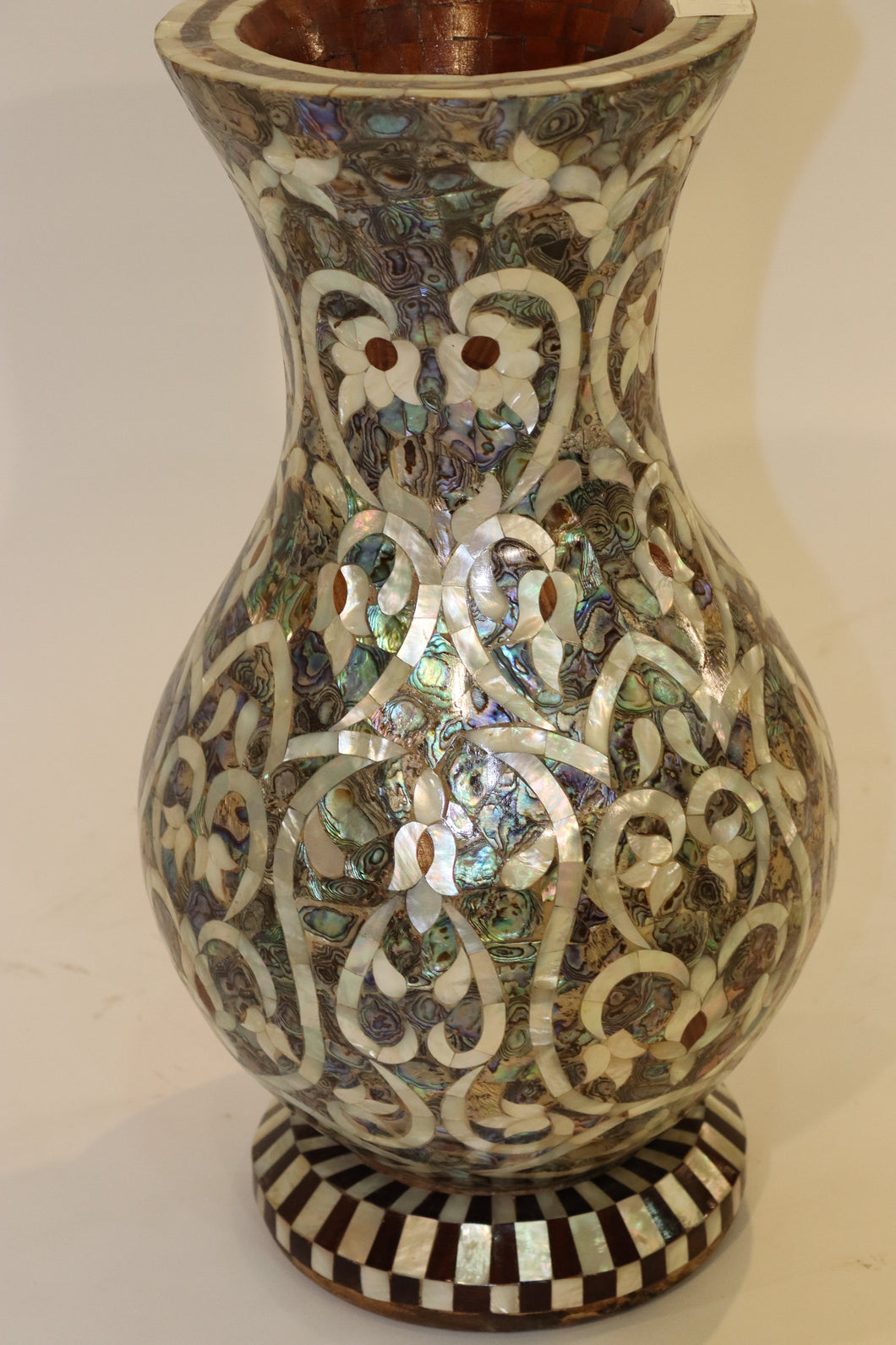 Full mother-of-pearl vase