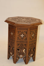 Lade das Bild in den Galerie-Viewer, Walnut wood chairs set wood carving mother of pearl inlay
