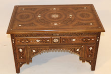 Lade das Bild in den Galerie-Viewer, Walnut wood coffee table wood carving mother of pearl inlay
