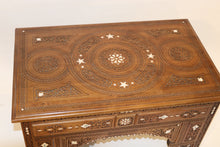 Lade das Bild in den Galerie-Viewer, Walnut wood coffee table wood carving mother of pearl inlay
