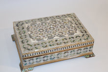 Lade das Bild in den Galerie-Viewer, Full mother of pearl chest
