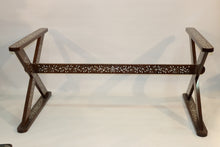 Lade das Bild in den Galerie-Viewer, Dinning table walnut wood mother of pearl inlay
