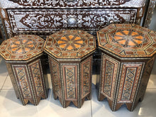 Lade das Bild in den Galerie-Viewer, Handcrafted Mosaic Table Set
