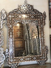 Lade das Bild in den Galerie-Viewer, Handcrafted Mirror
