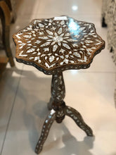 Lade das Bild in den Galerie-Viewer, Handcrafted Tea Table
